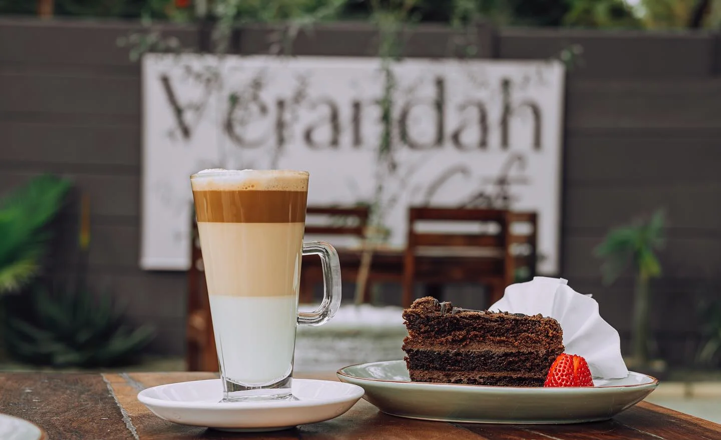 Latte and chocolate cake